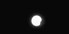 L'eclissi &egrave; iniziata, la Luna 'rosicchia' il disco del Sole