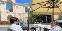 Istat, caro-vacanze, mangiare e dormire fuori costa il 3,4% in pi&ugrave; del 2025