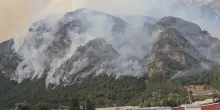 Incendio sui monti del Friuli, in azione tagliafuoco e Canadair