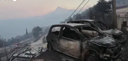 Croazia, auto e case bruciate dopo un incendio: migliaia di persone in fuga