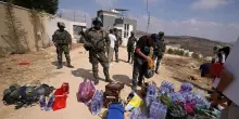 Medio Oriente, cinque italiani nel villaggio palestinese assediato dai coloni israeliani