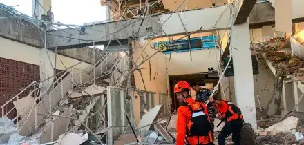 Terremoto di magnitudo 7.7 in Indonesia, sale a 38 morti il bilancio delle vittime