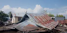 Terremoto di magnitudo 7.7 in Indonesia, sale a 38 morti il bilancio delle vittime