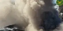 La cenere dall'Etna blocca l'aeroporto di Catania, voli sospesi fino alle 22
