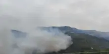 Caldo e vento a 100 km/h, riprende l'incendio sul Monte Morrone