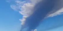 Cenere su Catania e solo 10 aerei l'ora, l'Etna non d&agrave; tregua