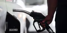 Petrolio in calo, il Wti apre a 81,94 dollari al barile, -0,55%