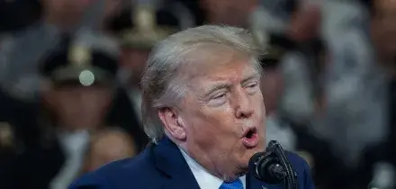 Trump, 'bombarderemo l'Oman se si mette in mezzo su Hormuz'