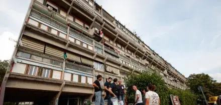 Muore a 28 anni dopo sei giorni di agonia soffocata con una fetta di bacon