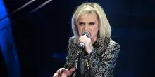 Rita Pavone reinterpreta 'La notte &egrave; piccola' con The italian society e Saturnino