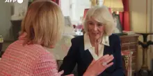 La regina Camilla rivela: &ldquo;&Egrave; stato difficile tenere segreto il cancro di Carlo&rdquo;