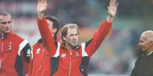 Oggi il funerale di Baresi, gi&agrave; in centinaia davanti alla basilica