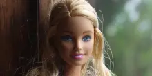 Barbie &egrave; pi&ugrave; 'curvy' e ora somiglia alle donne reali, Ken meno agli uomini