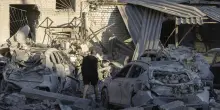 Ucraina, raid russo notturno su Kiev, Zelensky: 'Tredici morti e 40 feriti'
