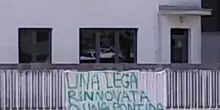 'Lega rinnovata o una Pontida di rivolta', striscione sul pratone