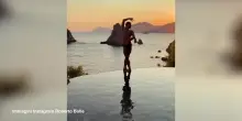 Roberto Bolle incanta le isole Li Galli, il tramonto diventa palcoscenico