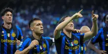 Si riparte dai campioni, l'Inter travolge il Monza. Il Napoli batte il Genoa 0-2, ma &egrave; polemica