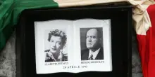 Giudice: 'Togliere i fiori dalla teca di Mussolini e Petacci non &egrave; reato'