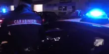 Donna stacca a morsi un dito alla vicina di casa, arrestata dai carabinieri