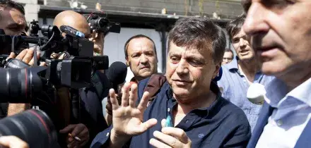 Legali Lavitola: 'Sta bene e non ha segni di percosse''