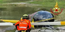 Precipita elicottero nella Bergamasca, i due occupanti feriti riescono a uscire