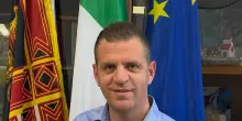Cartelloni in un comune veneto, 'i bambini giocano, rallentate'