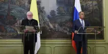 Mons. Gallagher, per risolvere guerra in Ucraina non isolare Mosca