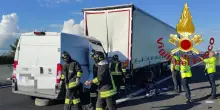 Scontro tra un furgone e un camion sull'autostrada A/4, un morto