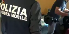 Abusa di una ragazzina dopo la festa in piazza, fermato un 19enne