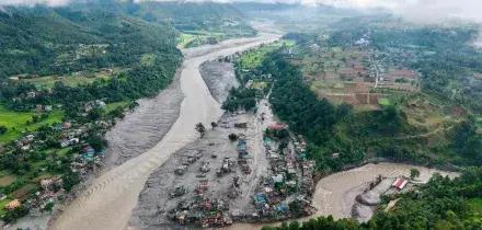 Si aggrava il bilancio dei morti, sono 469. Stop ai soccorsi in Tibet per il timore di nuove alluvioni