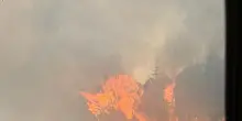 Vasto incendio a Positano provoca una frana, chiuso tratto della statale Amalfitana