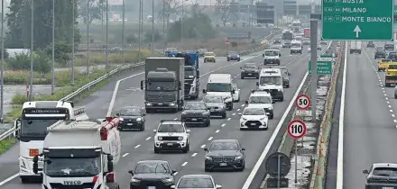 Codacons: 'Caos controesodo tra cantieri, traffico bloccato e stangata sui carburanti'