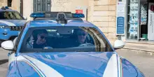 Tenta rapina a donna in ospedale Lecce e danneggia auto in sosta, arrestato