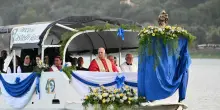Per la prima volta il Papa in processione sul lago di Albano