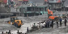 Alluvione tra Tibet e Nepal, almeno 675 morti. Difficile identificare i corpi. Fino a 5 miliardi per ricostruire