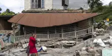 Nepal, 903 morti e 4.200 dispersi dopo le inondazioni