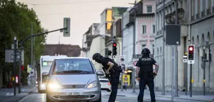 Sparatoria a un rave in Svizzera, uccisa una giovane italiana. Cinque i feriti, caccia all'uomo nel Paese