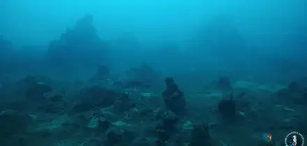 Un grande cratere sottomarino e nuovi camini idrotermali al largo di Panarea