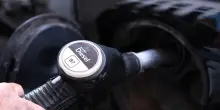 Mimit, in calo il prezzo dei carburanti, gasolio a 2,092 euro al litro