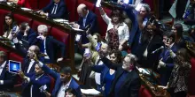 La Camera nega l'uso delle chat di Delmastro, l'Aula finisce in bagarre