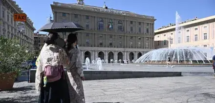 Altri 10 giorni di caldo estremo, l'Italia soffoca. A Napoli 48 gradi