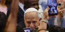 Il Papa ad Assisi, bagno di folla con i giovani