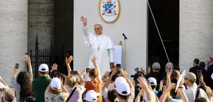 Il Papa ad Assisi, bagno di folla con i giovani. 'I cristiani all'opposto del fondamentalismo'