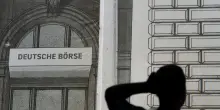 Borsa: l'Europa conclude incerta, Francoforte -0,2%