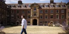 Media, ex professore di Cambridge accusato di plagio trovato morto a Londra