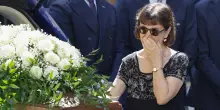 Roccella ai funerali del marito Luigi, 'continueremo mano nella mano'
