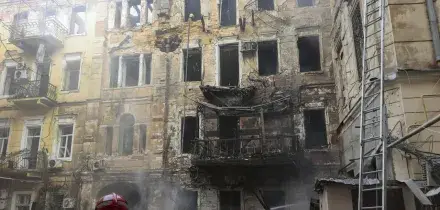 Odessa sotto attacco russo, danneggiati edifici e infrastrutture