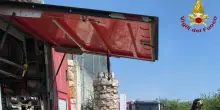 Incendio in abitazione nel Barese, un ustionato e malore per un pompiere