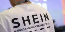 Shein recupera dopo il calo, chiude quasi invariata al debutto a Hong Kong