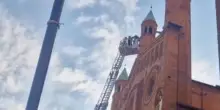 A Cremona una gru di 42 metri per la messa in sicurezza della cattedrale